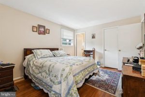 lutherville split level home master bedroom