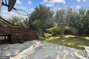 lutherville split level home back yard