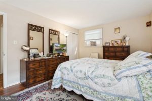lutherville split level home bed room
