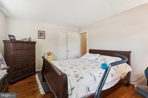 lutherville split level home bedroom
